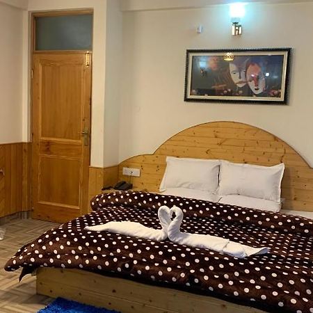 Хостел Hadimba Regency Манали Экстерьер фото